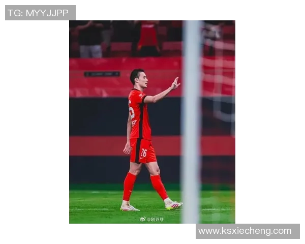 武磊背后的故事与荣耀解析 足球7号球星的成长与突破之路 武磊背后的故事与荣耀解析 足球7号球星的成长与突破之路